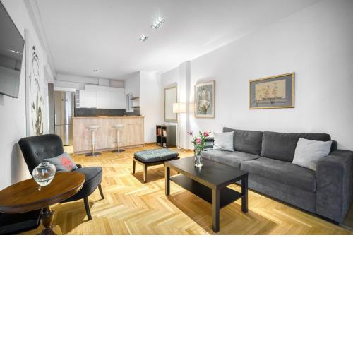 Delightful Stylish Two Bedroom Condo in Hip Area of Central Athens