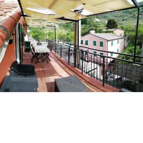 DELIZIOSO ATTICO CON AMPIO TERRAZZO e GARAGE A DUE PASSI DAL MARE e DALLE CINQUETERRE LT-0485