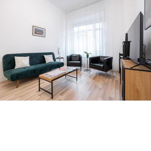 Delta Curve Apartment