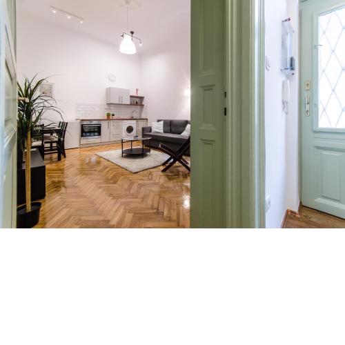 Deluxe 2 Bedroom Apartment in B63.