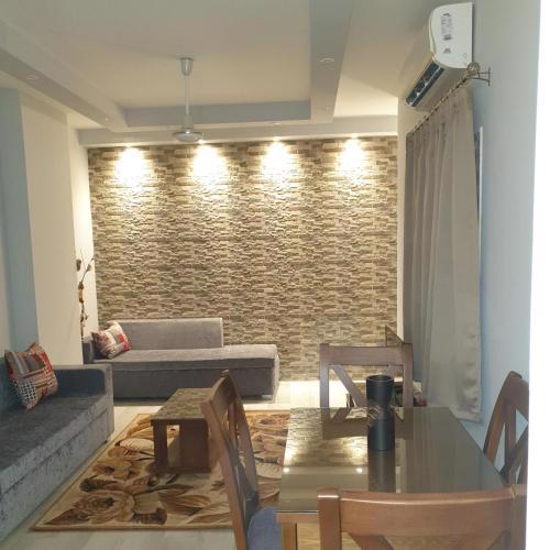 Deluxe Apartment 2