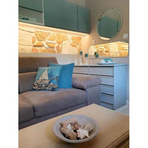 Deluxe Apartment near the Airport Adults Only