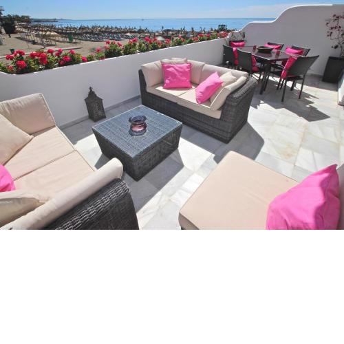 Deluxe Apartment on the Beach