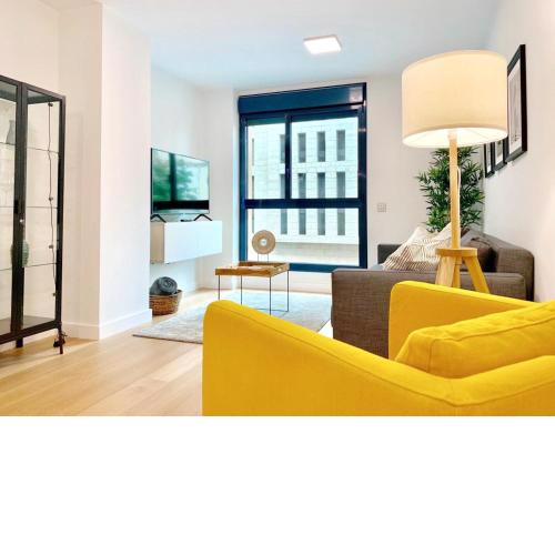 Deluxe Beach Flat w Garage by Canary365