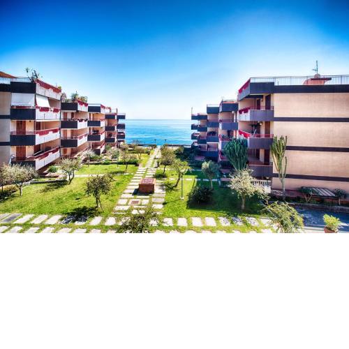 Deluxe Blue Holiday Home Taormina Sea Front