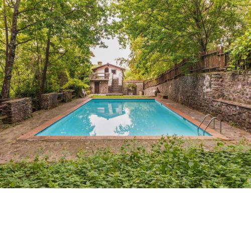 Deluxe Holiday Home with shared pool