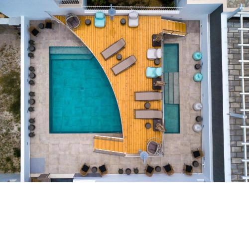 Deluxe Hotel Santorini