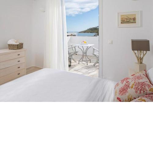 Deluxe Mykonos Villa Outdoor Pool Villa del Sol Sea Pool View 2 BDR Ornos
