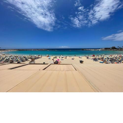 Deluxe pool view room with Half Board, FreeWifi a 250m from the Playa del Ingles