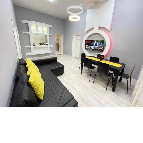 Deluxe Sapphire Residency - 4 BEDROOMS