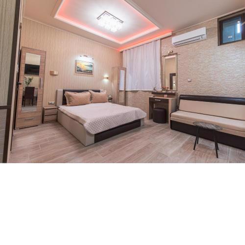Deluxe Studios City Center