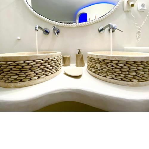 Deluxe Studios & Suites Ageri-Milos