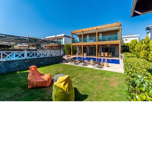 Deluxe Villa Emilie with Private Swimming Pool