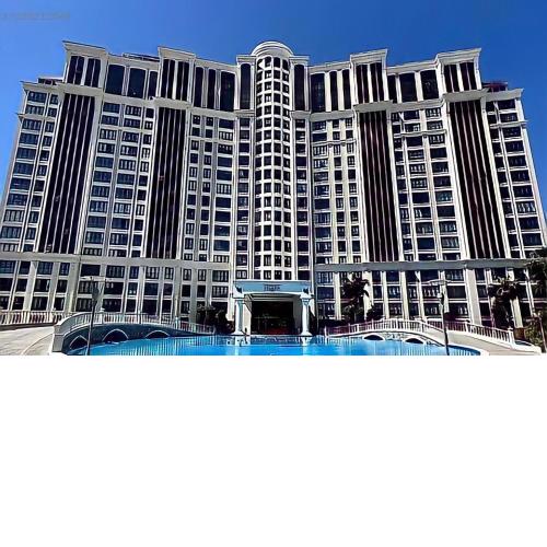 deluxia palace residence pool side luxury