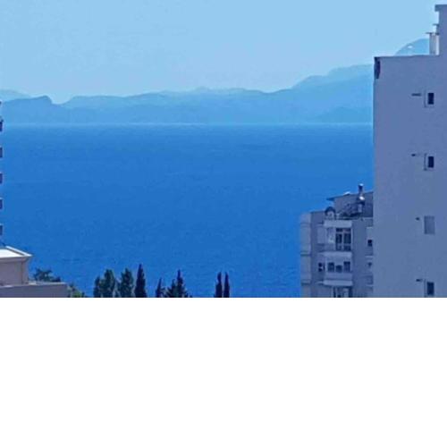 Deniz Manzaralı Havuzlu Full Eşyalı Kiralık Daire