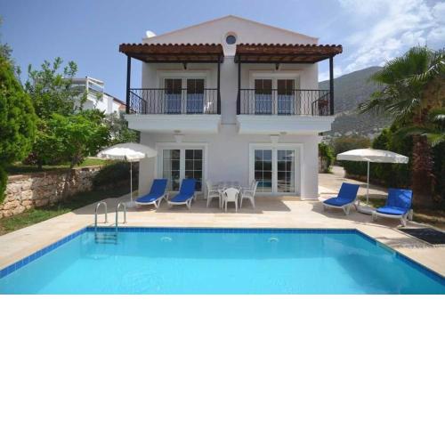 Deniz ve doğa manzaralı 3+1 villa leton