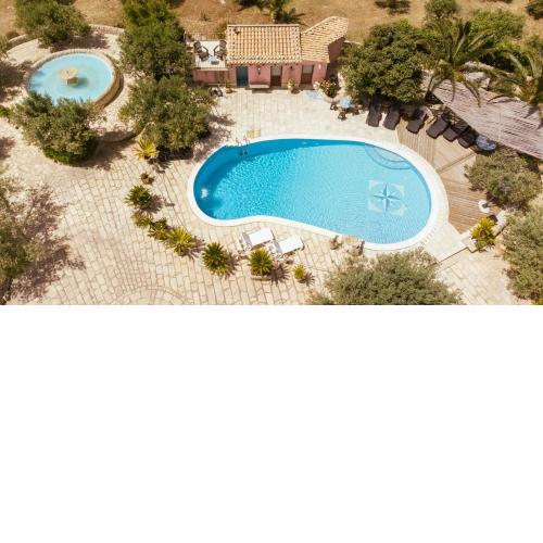 dependance in villa con piscina