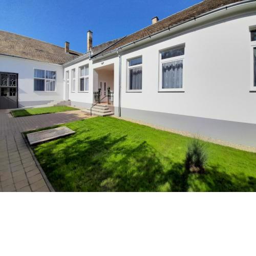 Déri Kert Apartmanház A