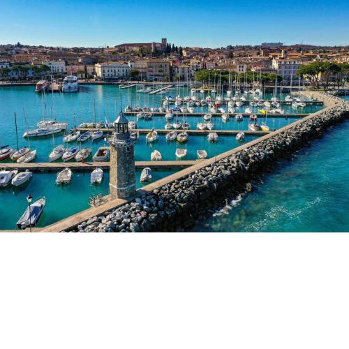 Desenzano Beach Apartment