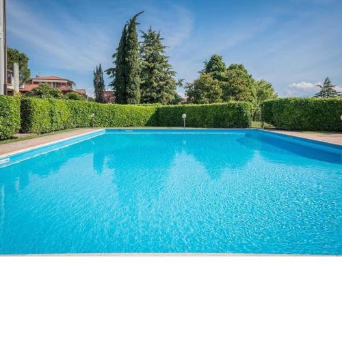 Desenzano Lake & Pool Apartment