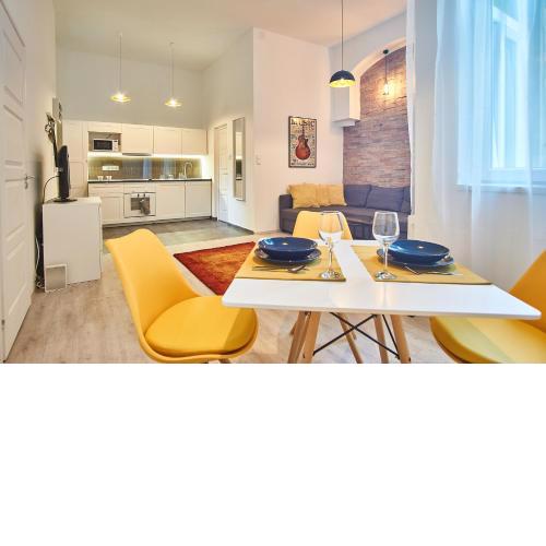 Design Apartment in the City Center with AC