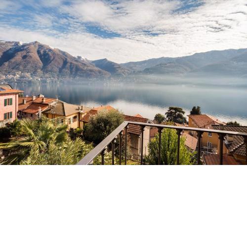 Design Apartment with Lake View!