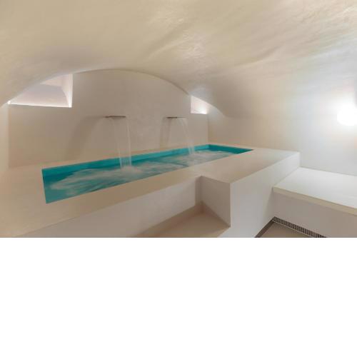 Design apartment with private pool in Campo dei Fiori