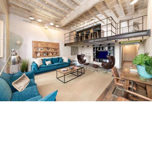 Design apt near Spanish Step