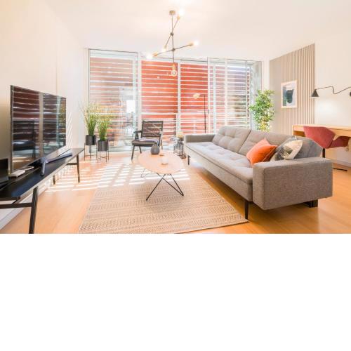 Design Attic Apartment FREE Parking