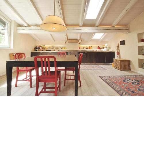 Design loft close to ski slopes with car box