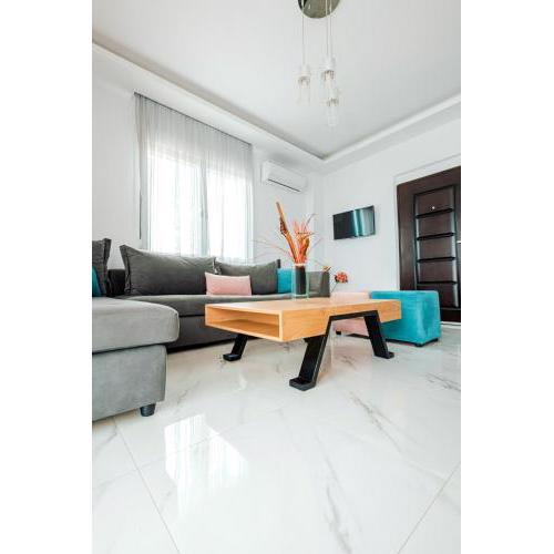 Design Suites Efharis (Brusco)