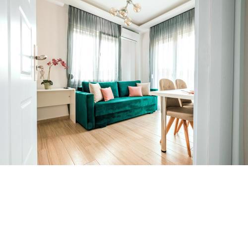 Design Suites Efharis (Merlot)