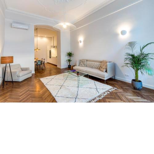 Designer 2 bedroom Apt-basilica 2 min walk