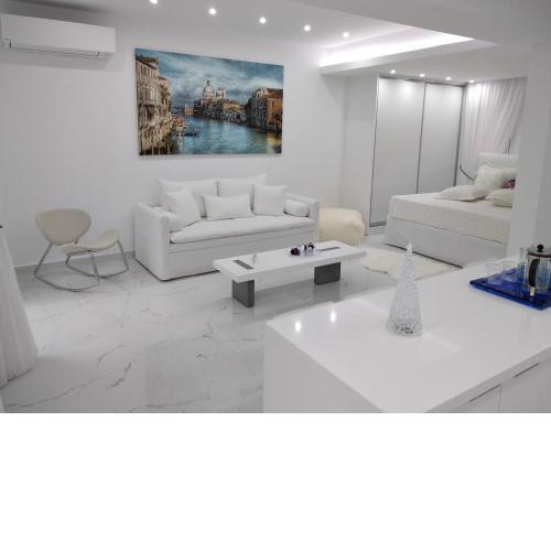Despina's Lux apt Downtown
