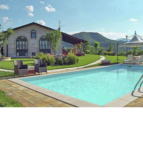 Detached house in Cagli with swimming pool and garden