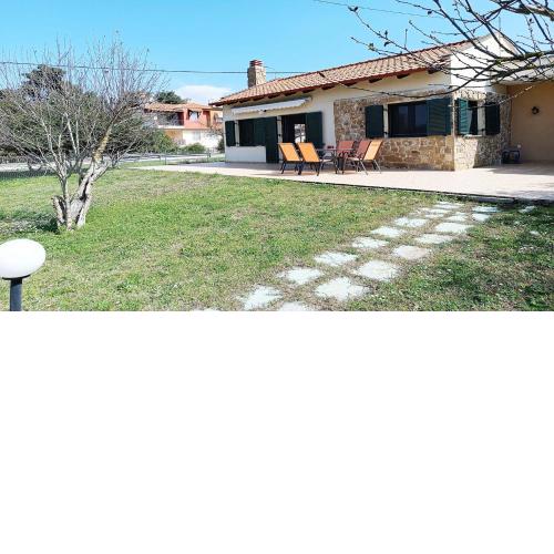 Detached House in Pefkochori with Garden