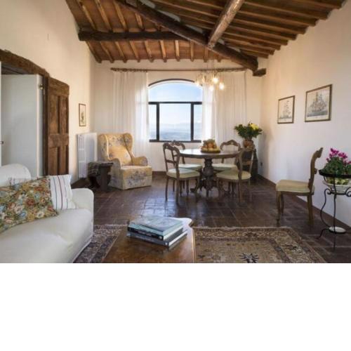 Detached house situated next to the castle with a private garden on the estate