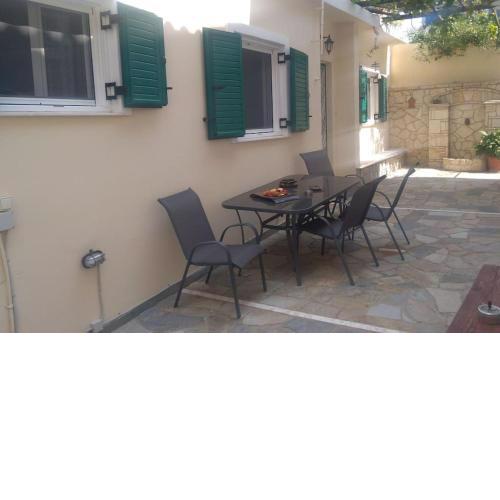 Detached house with a lovely yard 5' walk from Metro Station Agios Dimitrios and METRO MALL