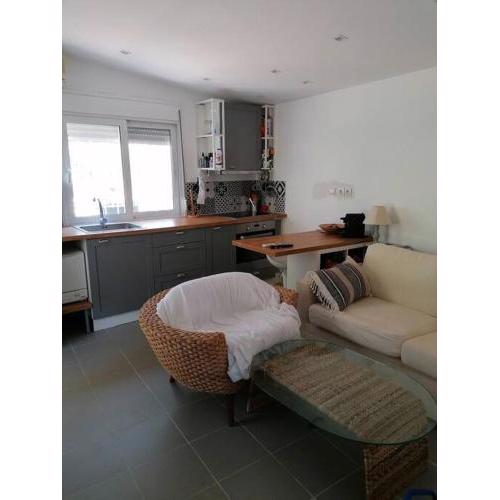 Detached renovated cottage with a garden 3 min walk from the beach