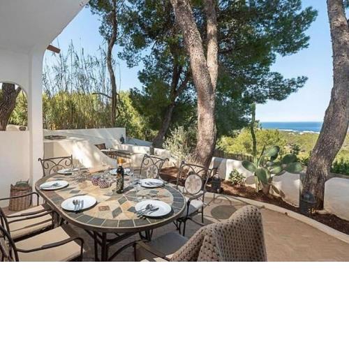 Detached villa in Sant Josep with sea views and pool
