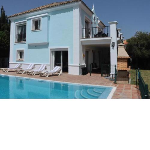 Detached Villa with Private heated infinity pool