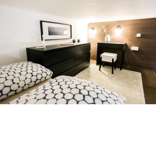 d.Five Diamond Apartment