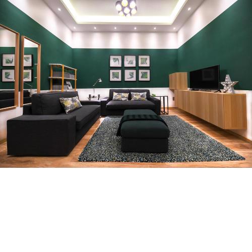 d.Five Downtown Forest Apartment