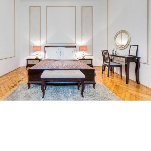 d.Five Fashion Street Luxury Apartment