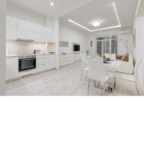 d.Five Király Street Superior Apartment with City View