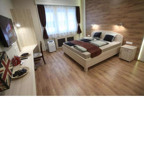 d.Five Premium Studio in the Center