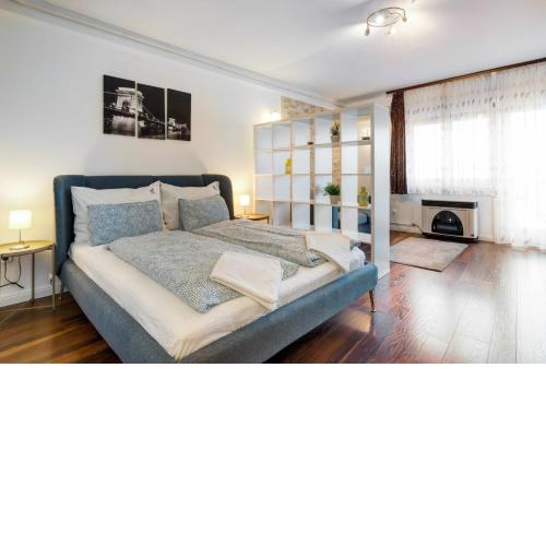 dFive River View Apartment