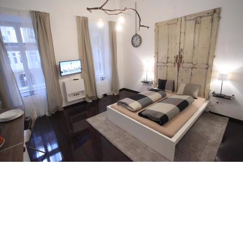 d.Five Timber Town Apartment