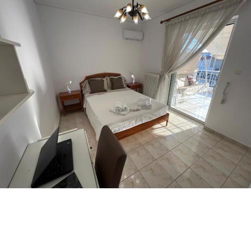 Dina's Top-floor Apartment