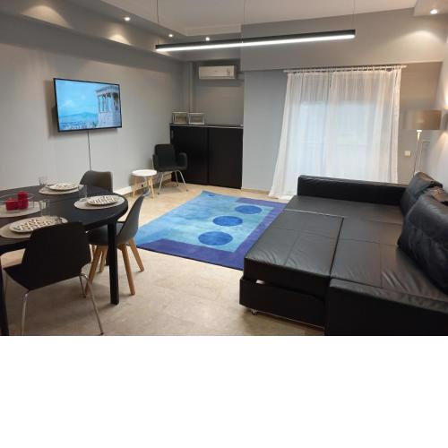 Diocharous garden apartment